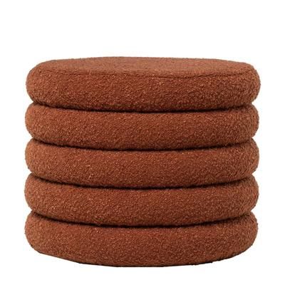Pouf bianco effetto borreguito color terracotta con vano portaoggetti.