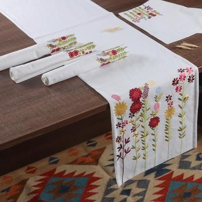 '5-Piece Placemat and Table Runner Set with Floral Details'