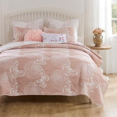 Mariposa Reversible Matelassé Blossom and Butterflies Coverelet Set by Greenland Home Fashions in Pink (Size FL/QUE)