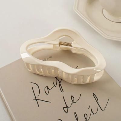 Irregular Hollow Out Hair Claws Clips For Women Girls, Large Tortoiseshell Crab Hair Clamps Barrettes, Fashion beige