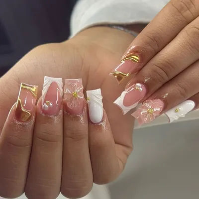 24 pièces mi-longue tête carrée faux ongles 3D dorure fleur perle presse sur faux ongles blanc français réutilisable couverture complète ongles conseils