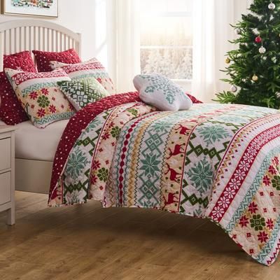 Fair Isle Festive Winter Holiday Finely Stitched Quilt Set by Greenland Home Fashions in Snow (Size FL/QUE)