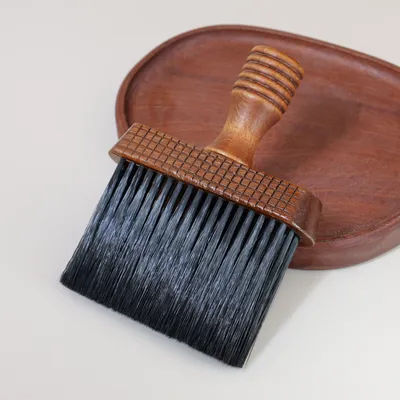 1 professional soft bristled neck and face dust removal brush, wooden handle, with black bristles,Special for real hair wigs