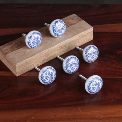 'Traditional Fleur-De-Lys 6-Piece Ceramic Knob Set in Blue'