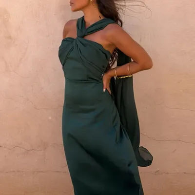Nouvelle Robe Simple Sans Bretelles et Dos Nu, Coupe Slim, Col Asymétrique à Cache-oreilles, Élégante, Unie, Épaules Dénudées, Coupe Trapèze, pour Banquet