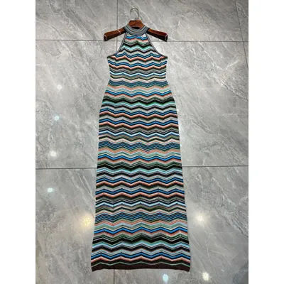 Robe longue tricotée élégante pour femme, imprimé dégradé rayé, col halter, sans manches, taille haute, pour l'été 2026