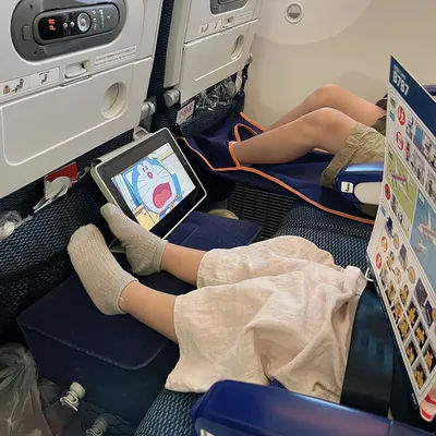 Portable Inflatable Footrest Mat for Children Traveling by Train Airplane Pressurized Convenient Baby-Carrying Essential