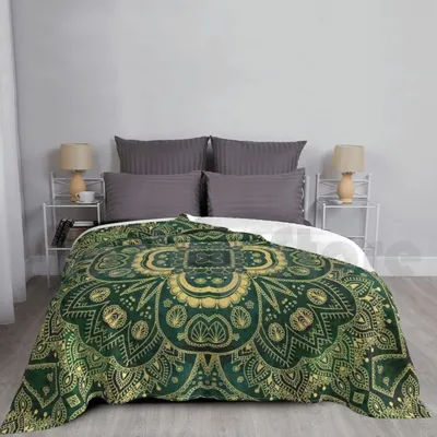 Mandala en dentelle dorée sur couverture verte, Mandala en dentelle verte personnalisée, symétrie complexe de dortoir d'harmonie dorée
