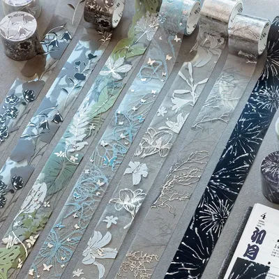 Pluie du matin : Tout est silencieux comme un mystère, ruban adhésif pour journal estampé argenté, motif esthétique de plantes et de fleurs, autocollants transparents imperméables en PET