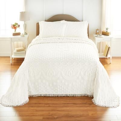 Georgia Chenille Bedspread by BrylaneHome in Ivory (Size QUEEN)