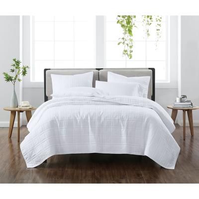 Heritage Solid Quilt Set by Cannon in White (Size FL/QUE)
