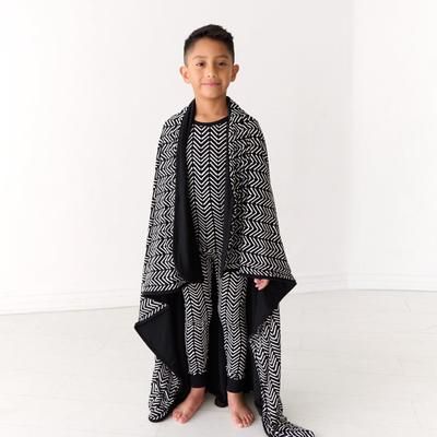 Monochrome Chevron L Cloud Blanket - OSFA