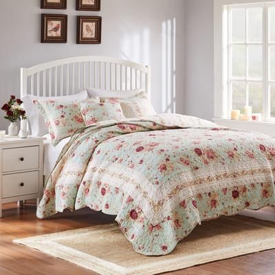 Antique Rose Quilt And Decorative Pillow Set by Greenland Home Fashions in Blue (Size KG/CK 5PC)