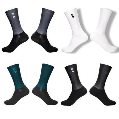 Nouvelles Chaussettes de Cyclisme Pro DA 2026 – Chaussettes Aérodynamiques Haute Performance pour Hommes – Antidérapantes, Respirantes, Contrôle de l'Humidité