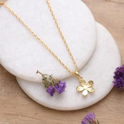 'High-Polished 22k Gold-Plated Necklace with Floral Pendant'