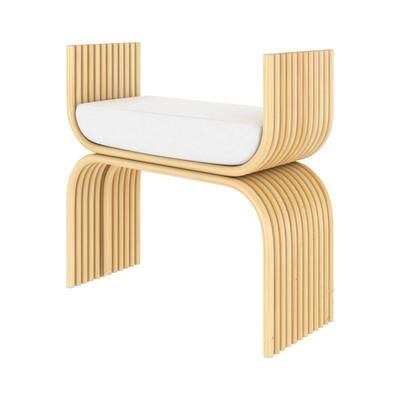Sgabello in rattan con cuscino bianco