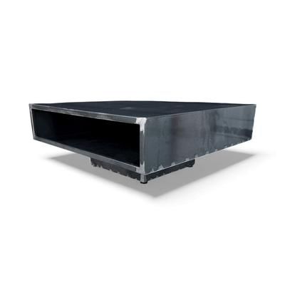 Tavolino in acciaio grezzo quadrato