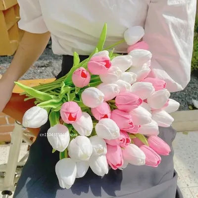 Wedding Decoration Room Fake Flowers Artificial Plant Tulip Bouquet Used for Celebrating Halloween, Christmas, Thanksgiving.