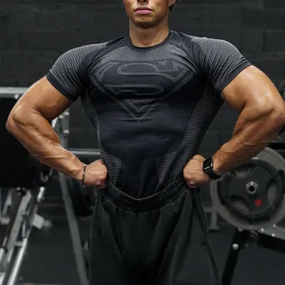 T-shirt de sport à séchage rapide pour hommes, nouveau style, haute élasticité, respirant, tendance, pour l'été, la salle de sport, haut de fitness à manches courtes