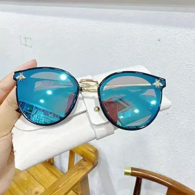 2025 nouvelles lunettes De soleil carrées femmes hommes marque De luxe abeille lunettes De soleil dames lunettes spéciales UV400 filles Oculos De Sol Gafas De Sol