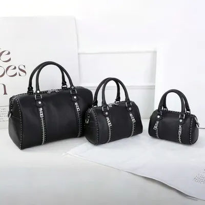 Nouveau style 2026 Sac Boston ZV pour femme - Sac bandoulière à poignée cloutée - Sac oreiller - Avec logo ailé