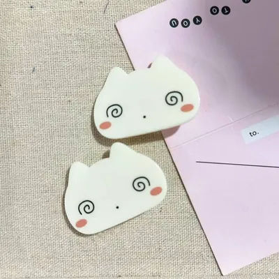 2Pcs Cute Dizzy Cat Hair Clips Kawaii White Acrylic Barrettes for Girls Daily Sweet Hair Accessories Women Jewelry
