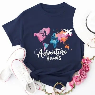 L'aventure attend T-Shirt unisexe carte du monde avion graphique cadeau de voyage haute qualité coton imprimé T-Shirts hauts à manches courtes