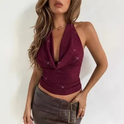 Haut court halter bordeaux scintillant, col drapé sans manches, coupe ajustée