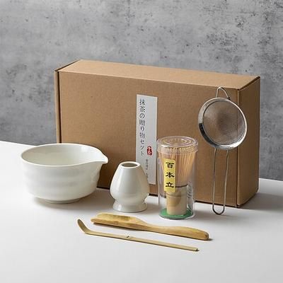Set da matcha con ciotola in ceramica, frusta in bambù, supporto per frusta, cucchiaio dosatore e setaccio, kit completo per la cerimonia del tè in confezione regalo per donne, matcha verde