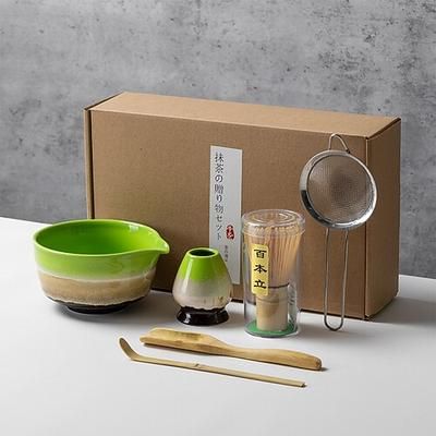 Set da matcha con ciotola in ceramica, frusta in bambù, supporto per frusta, cucchiaio dosatore e setaccio, kit completo per la cerimonia del tè in confezione regalo per donne, matcha verde
