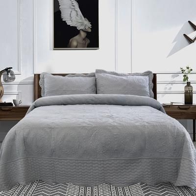Embroidered Oversized Scalloped Edge Quilt Set by Homestyles in Grey (Size TWIN)