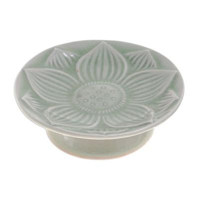 Lanna Lotus,'Floral Motif Footed Plate'