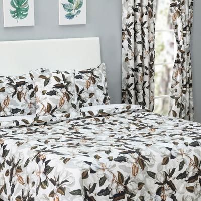 Magnolia Comforter Set by Ellis Curtains in White (Size QUEEN)