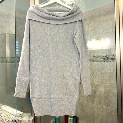 Lululemon Athletica Tops | Lululemon Gray Tunic With Pockets. Size Small. Excellent Condition. | Color: Gray | Size: S