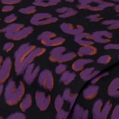 Tissu satin de viscose "léopard violet", noir/coloré