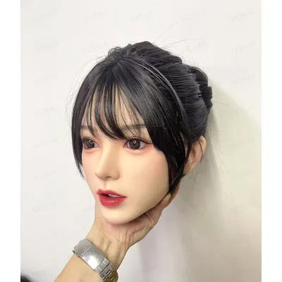 Large adult proportion, exclusively for men, with teeth and tongue, hair and eyebrow transplantation, used for hair accessory di