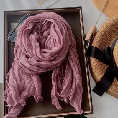 Écharpe de couleur unie rétro automne hiver nouveau plissé vert rétro mince longue bande châle hommes et femmes soie chaude