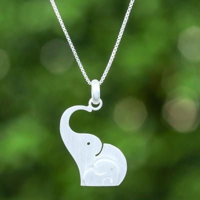 'Elephant Mother and Child-Themed Silver Pendant Necklace'