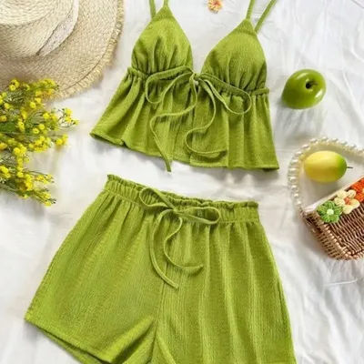 Ensemble vert 2 pièces, haut à bretelles avec cordon de serrage et short à taille élastique
