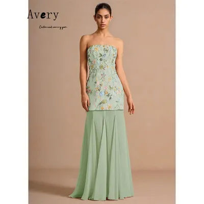 Robes de Soirée Longues et Élégantes Avery Vert Dentelle Personnalisées sans Bretelles avec Fleurs pour Bal de Promo 2026 – Robe de Soirée Chic et Luxueuse pour Femme