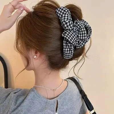 1 Large Black and White Checkered Hair Clip, Women's Retro Elegant and Simple Ponytail Accessory, Autumn and Winter Style, Suitable for Women with Thick Hair