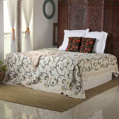 'Twin-Sized 100% Cotton Bedspread with Floral Wool Embroidery'