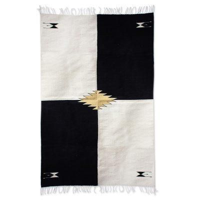 Corners,'All Wool Colorblock Area Rug in Black and White (4x6.5)'