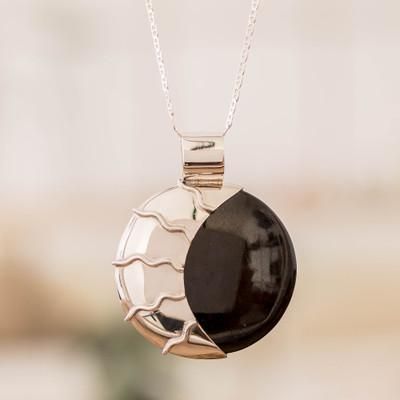 'Sun and Moon-Themed Black and Green Jade Reversible Necklace'