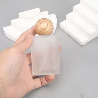 30ML/50ML High-grade Frosted Glass Spray Bottle Empty Perfume Dispenser Bottle with Walnut Cover Travel Portable Sub-Bottle