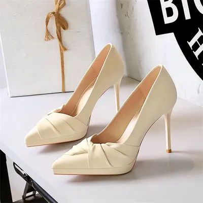 2025 Style américain mode luxe Banquet talons hauts talons minces Super haut talon bout pointu plate-forme imperméable chaussures simples