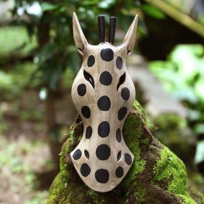 'Giraffe-Themed Albesia Wood Wall Mask Hand-Carved in Bali'