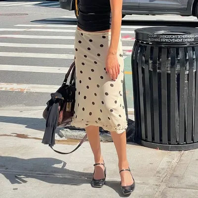 Jupe mi-longue rétro à pois d'été avec bordure noire festonnée, élégante, taille mi-haute, polyvalente, pour femmes.