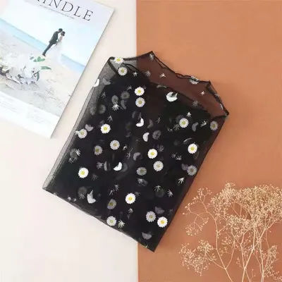 Chemisier en maille brodé marguerites, matière fine, manches longues, haut en maille transparente à fleurs en dentelle