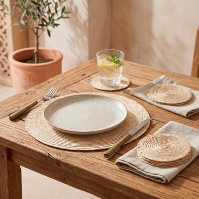'8-Piece Natural Fiber Placemat and Coaster Set in Beige Hues'
